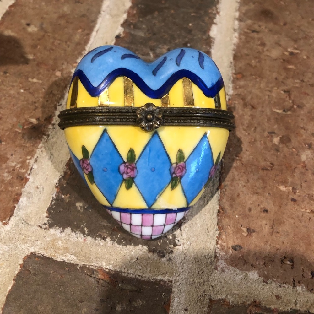 unique design vintage trinket box 3” tall
